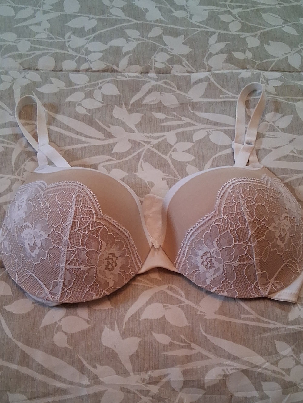Maidenform Padded Bra. Size 36D Like New!